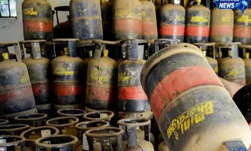 महंगाई का झटका, LPG गैस सिलेंडर के बढ़े दाम, जानें नई कीमत महंगाई का झटका, LPG गैस सिलेंडर के बढ़े दाम, जानें नई कीमत