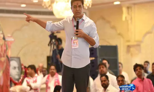 KTR ने CM रेवंत रेड्डी से अगले चुनाव में उतरने से पहले 420 वादे पूरे करने की मांग की KTR ने CM रेवंत रेड्डी से अगले चुनाव में उतरने से पहले 420 वादे पूरे करने की मांग की