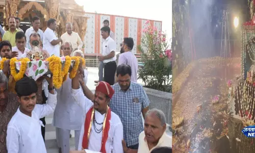 नौगांवा सांवरिया सेठ मंदिर में अलौकिक जल विहार, जलक्रीड़ा करते दिखे ठाकुर जी