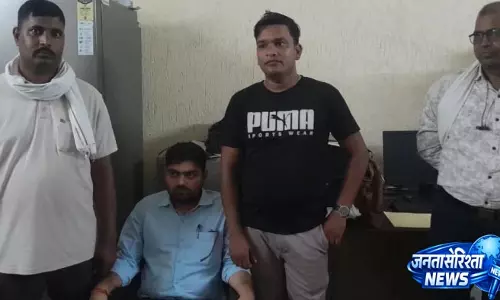 भिंड में लोकायुक्त की बड़ी कार्रवाई, पेट्रोल पंप संचालक से ₹27,500 की रिश्वत लेते नापतौल इंस्पेक्टर रंगे हाथ गिरफ्तार भिंड में लोकायुक्त की बड़ी कार्रवाई, पेट्रोल पंप संचालक से ₹27,500 की रिश्वत लेते नापतौल इंस्पेक्टर रंगे हाथ गिरफ्तार