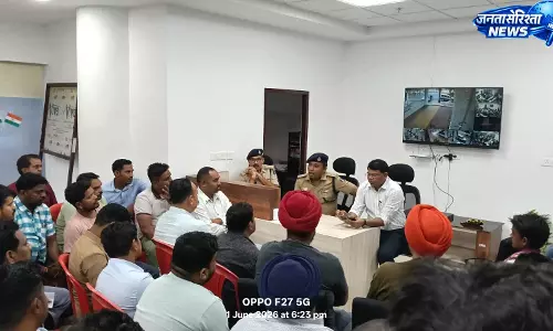 पुलिस और ढाबा संचालकों की बैठक, कानून व्यवस्था मजबूत करने के कड़े निर्देश पुलिस और ढाबा संचालकों की बैठक, कानून व्यवस्था मजबूत करने के कड़े निर्देश