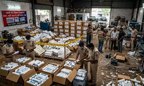 नकली RO फैक्ट्री का भंडाफोड़: 2900 से ज्यादा फर्जी फिल्टर जब्त, तलाश जारी...