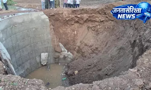 सिवनी में 40 फीट गहरा निर्माणाधीन कुआं धंसा, , मां-बेटी मलबे में दबीं सिवनी में 40 फीट गहरा निर्माणाधीन कुआं धंसा, , मां-बेटी मलबे में दबीं