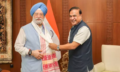 पेट्रोलियम मंत्री से CM की मुलाक़ात के बाद, भारत के ऊर्जा विकास में बड़ी भूमिका निभाने की ओर देख रहा है असम पेट्रोलियम मंत्री से CM की मुलाक़ात के बाद, भारत के ऊर्जा विकास में बड़ी भूमिका निभाने की ओर देख रहा है असम