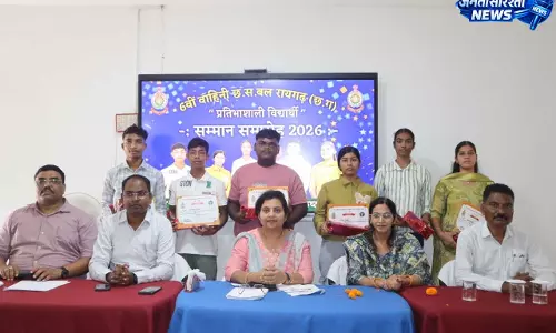 रायगढ़ में प्रतिभावान छात्रों का सम्मान, पुलिस अधिकारियों ने दिया करियर मार्गदर्शन
