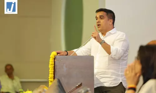 अपनी जड़ों को मत भूलो: गुजरात के उपमुख्यमंत्री ने यूपीएससी उत्तीर्ण उम्मीदवारों से कहा अपनी जड़ों को मत भूलो: गुजरात के उपमुख्यमंत्री ने यूपीएससी उत्तीर्ण उम्मीदवारों से कहा