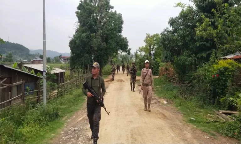 Manipur में चर्च लीडर की हत्या के बाद बढ़ी चिंता, 17 दिन से 20 बंधक अब भी लापता Manipur में चर्च लीडर की हत्या के बाद बढ़ी चिंता, 17 दिन से 20 बंधक अब भी लापता