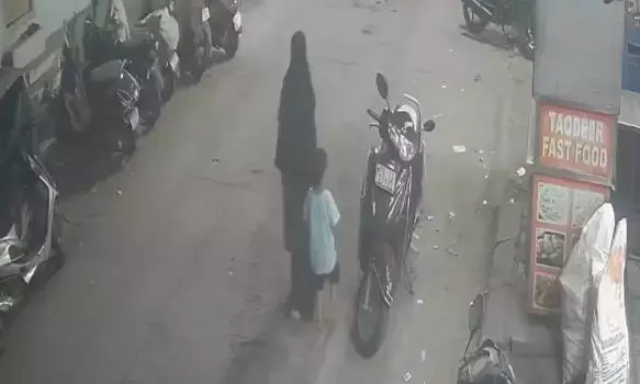 Telangana: लड़का 11 घंटे के अंदर अपने परिवार से मिला Telangana: लड़का 11 घंटे के अंदर अपने परिवार से मिला