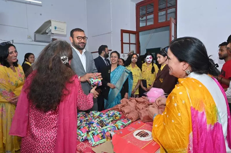 Himachal: ऑकलैंड हाउस स्कूल फॉर गर्ल्स सामुदायिक भावना का उत्सव मनाता Himachal: ऑकलैंड हाउस स्कूल फॉर गर्ल्स सामुदायिक भावना का उत्सव मनाता