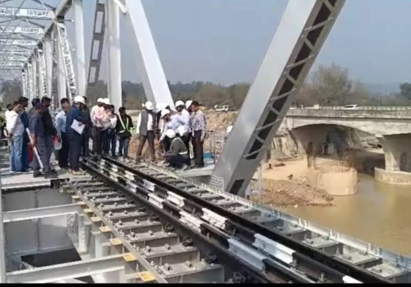 Himachal: कांगड़ा घाटी रेल सेवाएँ फिर से शुरू होंगी Himachal: कांगड़ा घाटी रेल सेवाएँ फिर से शुरू होंगी
