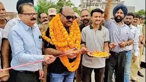 Jammu: डबल लेन पुल के उद्घाटन से क्षेत्र को मिली नई सौगात Jammu: डबल लेन पुल के उद्घाटन से क्षेत्र को मिली नई सौगात