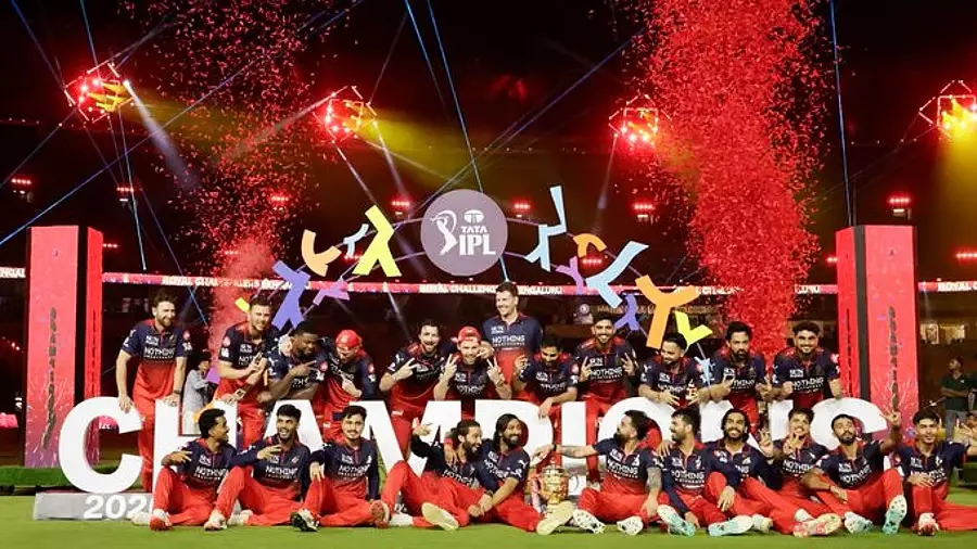 RCB की लगातार दूसरी IPL जीत पर देशभर में जश्न, नेताओं और फैंस ने दी बधाई RCB की लगातार दूसरी IPL जीत पर देशभर में जश्न, नेताओं और फैंस ने दी बधाई