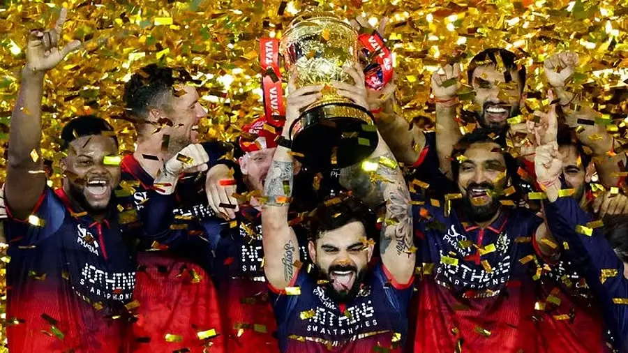 विराट कोहली की धमाकेदार पारी से RCB को लगातार दूसरी IPL ट्रॉफी विराट कोहली की धमाकेदार पारी से RCB को लगातार दूसरी IPL ट्रॉफी