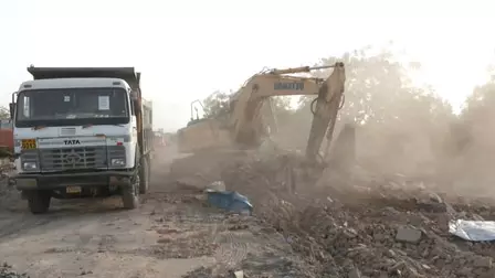 गुजरात: विरामगाम में हाईवे विस्तार के लिए बड़ा अतिक्रमण हटाओ अभियान, तीन दरगाह समेत ढांचे गिराए गुजरात: विरामगाम में हाईवे विस्तार के लिए बड़ा अतिक्रमण हटाओ अभियान, तीन दरगाह समेत ढांचे गिराए
