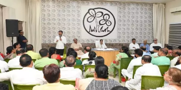 Kolkata: विधायकों की अनुपस्थिति से प्रभावित हुई तृणमूल की बैठक Kolkata: विधायकों की अनुपस्थिति से प्रभावित हुई तृणमूल की बैठक