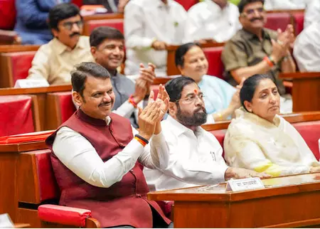 महायुति का एमएलसी चुनाव समझौता: भाजपा को सबसे अधिक 11 सीटें मिलीं, शिवसेना 4 और एनसीपी दो सीट पर लड़ेगी महायुति का एमएलसी चुनाव समझौता: भाजपा को सबसे अधिक 11 सीटें मिलीं, शिवसेना 4 और एनसीपी दो सीट पर लड़ेगी