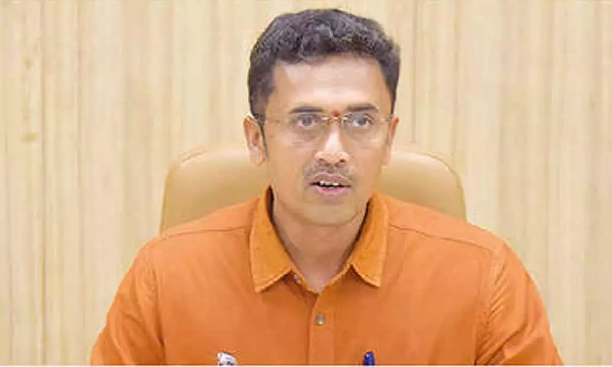 Andhra: कलेक्टर ने त्रुटि-मुक्त मतदाता सूची संशोधन का आदेश दिया Andhra: कलेक्टर ने त्रुटि-मुक्त मतदाता सूची संशोधन का आदेश दिया