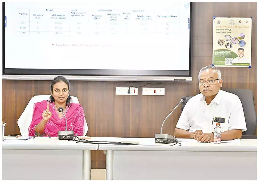 कलेक्टर ने 40 औद्योगिक MoU के लिए फास्ट-ट्रैक मंज़ूरी के आदेश दिए कलेक्टर ने 40 औद्योगिक MoU के लिए फास्ट-ट्रैक मंज़ूरी के आदेश दिए