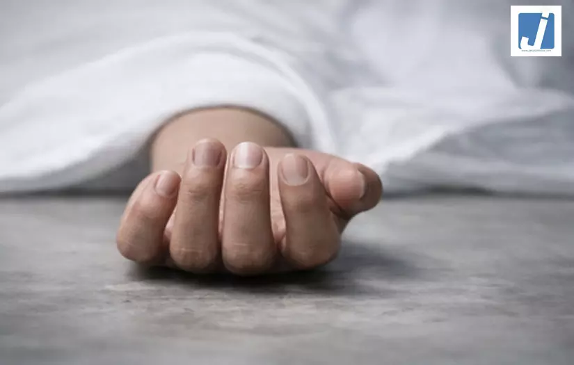 पेड़ पर साड़ी से बने झूले पर खेलते समय साड़ी गले में फंसी, दम घुटने से मौत पेड़ पर साड़ी से बने झूले पर खेलते समय साड़ी गले में फंसी, दम घुटने से मौत