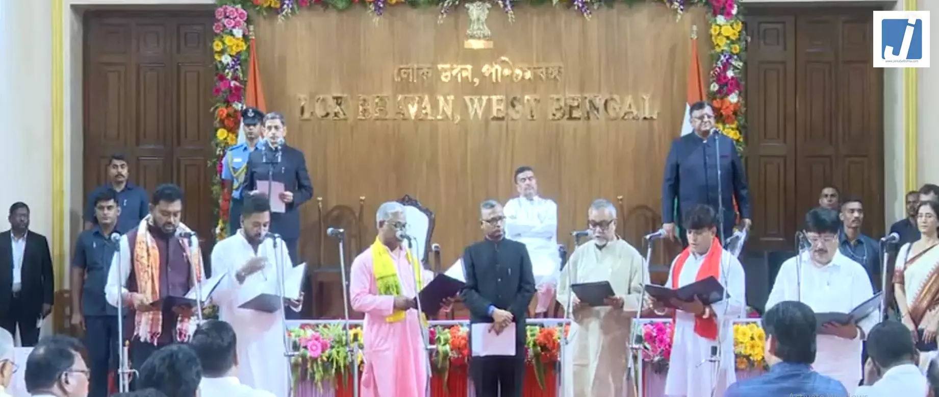 पश्चिम बंगाल में मंत्रिमंडल का विस्तार, राज्यपाल ने 35 नए मंत्रियों को दिलाई शपथ पश्चिम बंगाल में मंत्रिमंडल का विस्तार, राज्यपाल ने 35 नए मंत्रियों को दिलाई शपथ