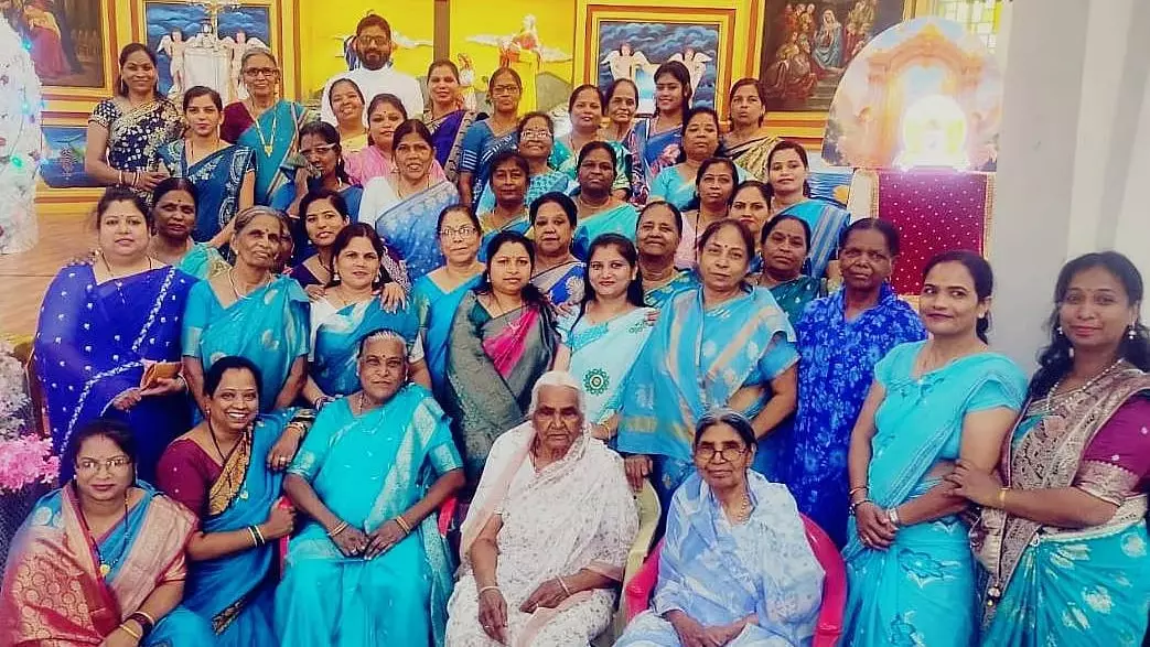 Red चर्च में मैरी भक्ति का समापन, होली ट्रिनिटी पर्व पर बड़ी संख्या में श्रद्धालु शामिल Red चर्च में मैरी भक्ति का समापन, होली ट्रिनिटी पर्व पर बड़ी संख्या में श्रद्धालु शामिल