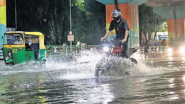 Bengaluru : बारिश और आंधी का अलर्ट, 5 जून तक येलो वार्निंग जारी Bengaluru : बारिश और आंधी का अलर्ट, 5 जून तक येलो वार्निंग जारी