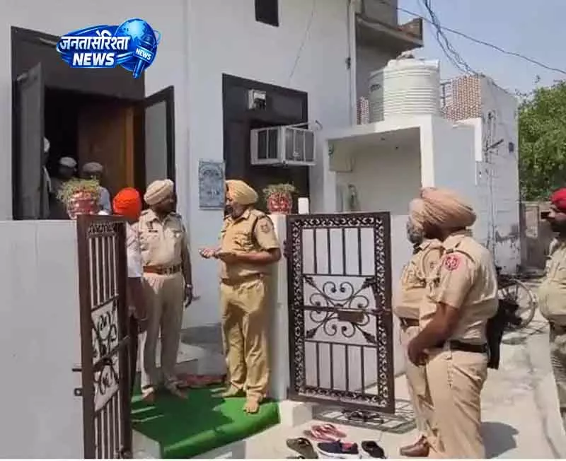 Fazilka गुरुद्वारे में लगी आग से धार्मिक स्वरूप को नुकसान Fazilka गुरुद्वारे में लगी आग से धार्मिक स्वरूप को नुकसान