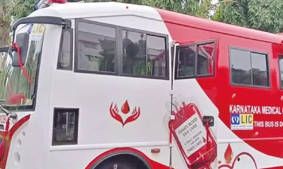 KMCRI को मोबाइल ब्लड कलेक्शन बस मिली KMCRI को मोबाइल ब्लड कलेक्शन बस मिली