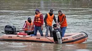Srinagar: श्रीनगर के व्यक्ति की तलाश में अभियान जारी Srinagar: श्रीनगर के व्यक्ति की तलाश में अभियान जारी