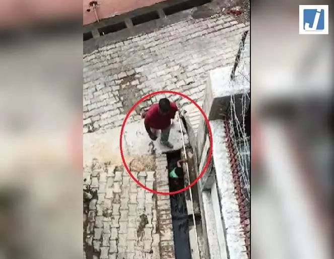 पिता की हैवानियत का LIVE मंजर...गया जेल पिता की हैवानियत का LIVE मंजर...गया जेल
