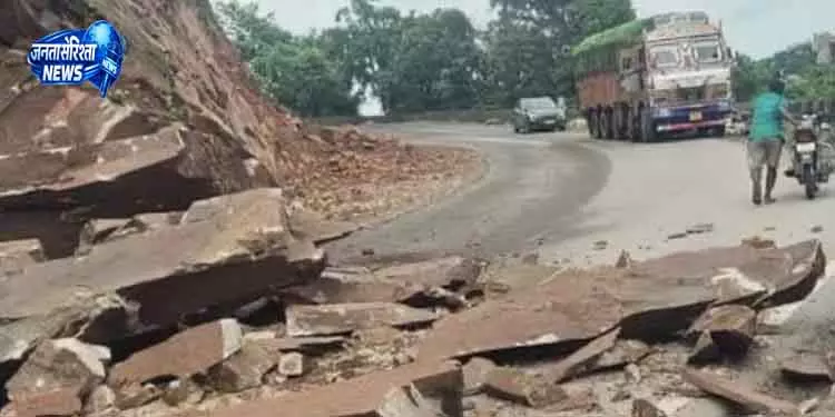 Dwarsuni Ghat: NH-49 पर ट्रैफिक रोक 15 जून तक बढ़ाई गई Dwarsuni Ghat: NH-49 पर ट्रैफिक रोक 15 जून तक बढ़ाई गई