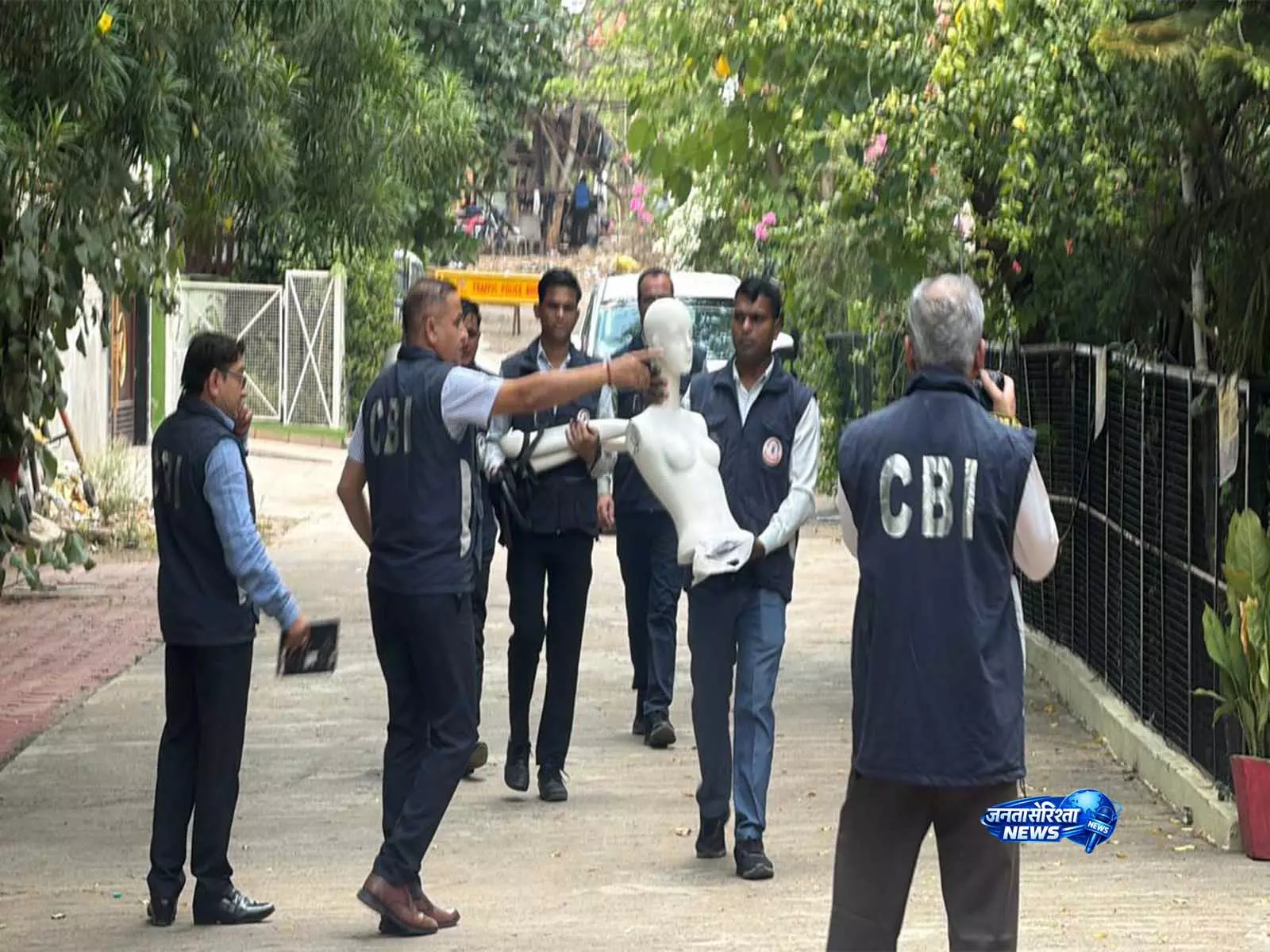 त्विशा शर्मा मौत मामला: CBI ने डमी का इस्तेमाल कर क्राइम सीन रीक्रिएट किया त्विशा शर्मा मौत मामला: CBI ने डमी का इस्तेमाल कर क्राइम सीन रीक्रिएट किया