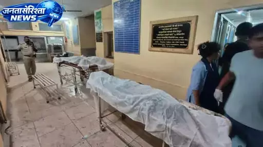 पांच युवकों की भीषण सड़क हादसे में मौत, गांव में पसरा मातम पांच युवकों की भीषण सड़क हादसे में मौत, गांव में पसरा मातम