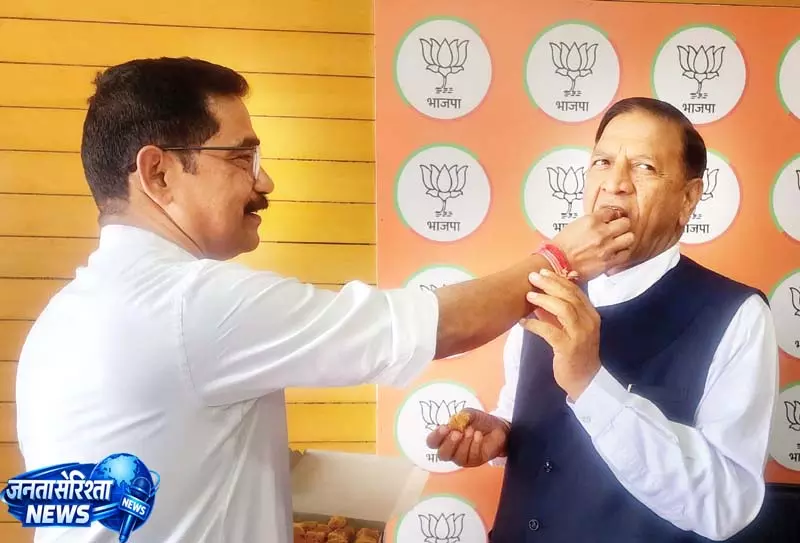 नगर निगम चुनाव जीतने की खुशी में मनाया जश्न नगर निगम चुनाव जीतने की खुशी में मनाया जश्न
