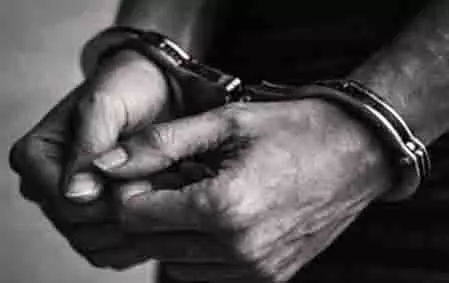 हत्या मामले में आरोपी गिरफ्तार, सेमी-ऑटोमैटिक पिस्टल बरामद हत्या मामले में आरोपी गिरफ्तार, सेमी-ऑटोमैटिक पिस्टल बरामद