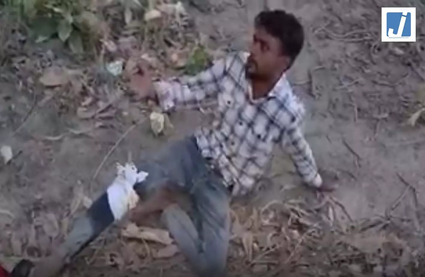एनकाउंटर के बाद बदमाश ने पुलिसकर्मियों से की अजीबोगरीब मांग, सबको चौंका दिया एनकाउंटर के बाद बदमाश ने पुलिसकर्मियों से की अजीबोगरीब मांग, सबको चौंका दिया
