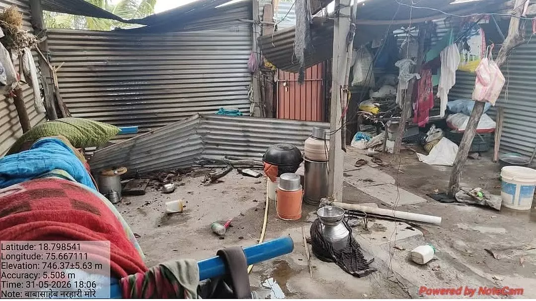 Beed : तेज हवाओं और भारी बारिश से तबाही, घरों और फसलों को नुकसान Beed : तेज हवाओं और भारी बारिश से तबाही, घरों और फसलों को नुकसान