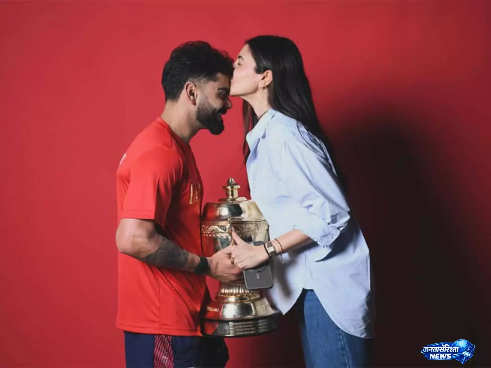 IPL 2026: विराट कोहली की खुशी में अनुष्का शर्मा ने दिया प्यार भरा किस, RCB की जीत का जश्न IPL 2026: विराट कोहली की खुशी में अनुष्का शर्मा ने दिया प्यार भरा किस, RCB की जीत का जश्न