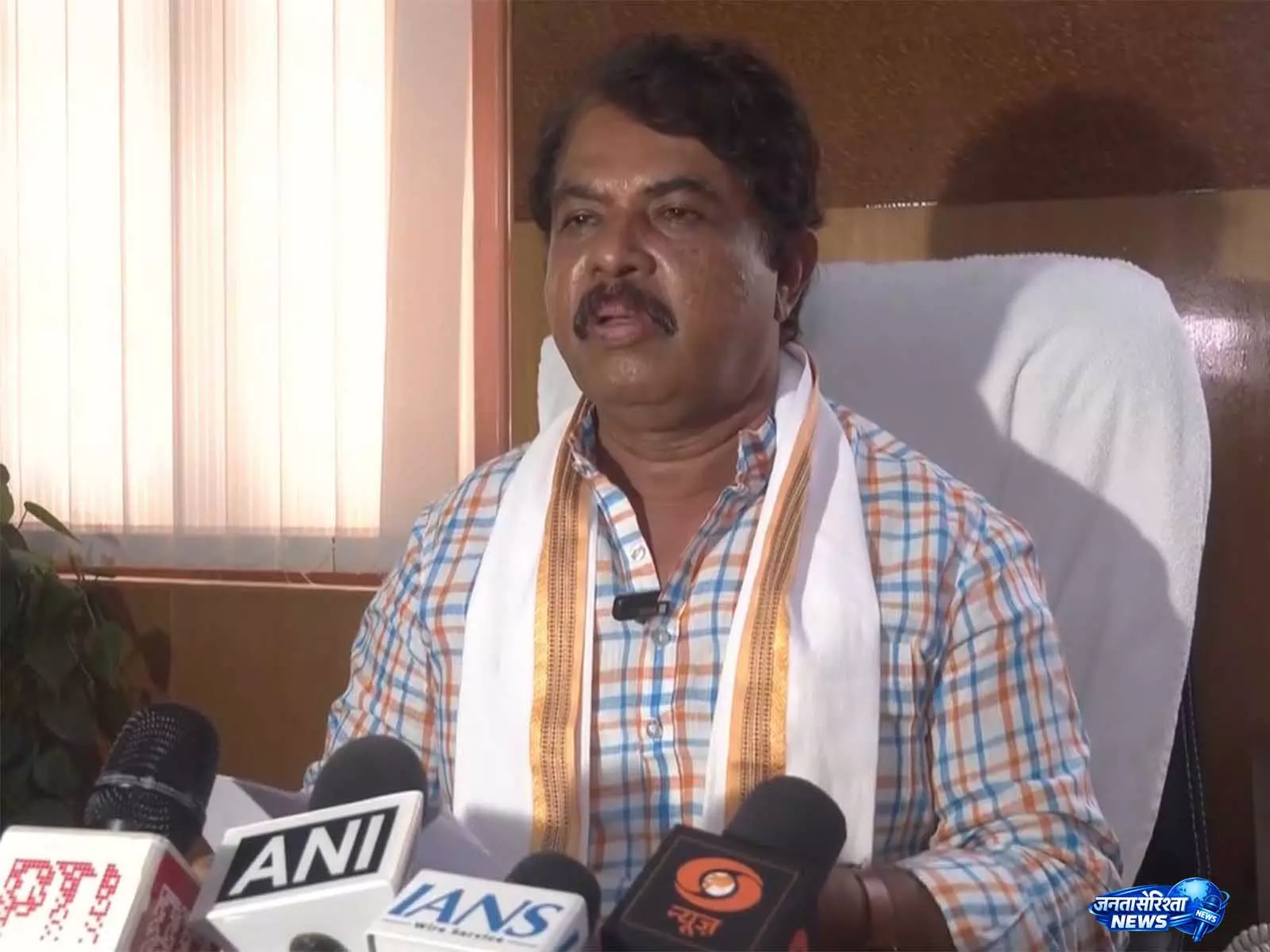 बस ड्राइवर बदला है: DK शिवकुमार के CM पद की शपथ लेने से पहले R Ashoka ने कांग्रेस पर साधा निशाना बस ड्राइवर बदला है: DK शिवकुमार के CM पद की शपथ लेने से पहले R Ashoka ने कांग्रेस पर साधा निशाना
