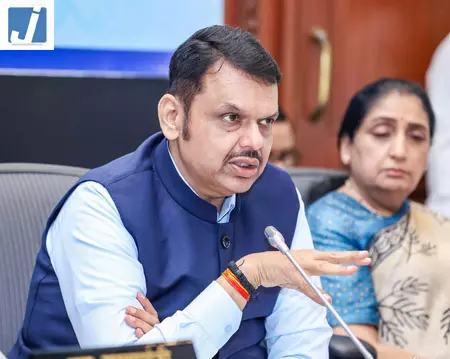सीएम देवेंद्र फडणवीस ने एमएसआरटीसी को ई-बस चार्जिंग नेटवर्क स्थापित करने का दिया निर्देश सीएम देवेंद्र फडणवीस ने एमएसआरटीसी को ई-बस चार्जिंग नेटवर्क स्थापित करने का दिया निर्देश