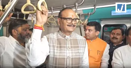 मुंबई में ब्रजेश पाठक ने मेट्रो में किया सफर, कहा- वैश्विक संकट में पब्लिक ट्रांसपोर्ट अहम मुंबई में ब्रजेश पाठक ने मेट्रो में किया सफर, कहा- वैश्विक संकट में पब्लिक ट्रांसपोर्ट अहम