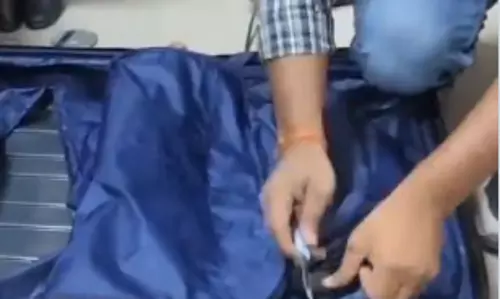 एयरपोर्ट में 19 करोड़ का गांजा जब्त Video, विदेशी तस्कर पकड़ाए एयरपोर्ट में 19 करोड़ का गांजा जब्त Video, विदेशी तस्कर पकड़ाए