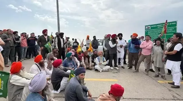 Chandigarh: हिमाचल एंट्री टैक्स पर विरोध तेज, राष्ट्रीय राजमार्ग पर जाम Chandigarh: हिमाचल एंट्री टैक्स पर विरोध तेज, राष्ट्रीय राजमार्ग पर जाम