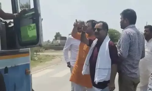 Palwal: पलवल में यात्रियों की परेशानी पर खेल मंत्री ने लिया संज्ञान Palwal: पलवल में यात्रियों की परेशानी पर खेल मंत्री ने लिया संज्ञान