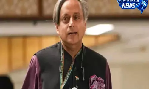 Kerala : ‘वंदे मातरम’ गायन को लेकर बहस तेज, सरकारी कार्यक्रमों की परंपराओं पर चर्चा Kerala : ‘वंदे मातरम’ गायन को लेकर बहस तेज, सरकारी कार्यक्रमों की परंपराओं पर चर्चा