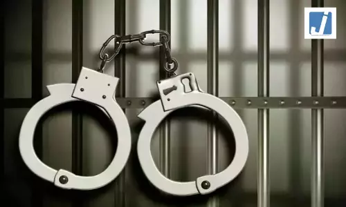 ऑपरेशन चेकमेट: 30 भारतीयों को गिरफ्तार किया, मचा हड़कंप, जानें अब उनके साथ क्या होगा ऑपरेशन चेकमेट: 30 भारतीयों को गिरफ्तार किया, मचा हड़कंप, जानें अब उनके साथ क्या होगा