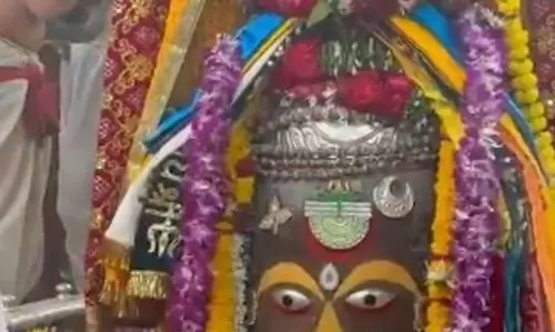 जय महाकाल के जयकारों से गूंजी उज्जैन नगरी, तड़के भस्म आरती में बाबा का हुआ अलौकिक दिव्य श्रृंगार जय महाकाल के जयकारों से गूंजी उज्जैन नगरी, तड़के भस्म आरती में बाबा का हुआ अलौकिक दिव्य श्रृंगार
