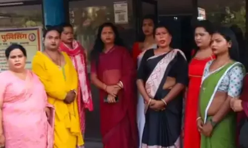 किन्नर आपस में भिड़ गए, रायगढ़ में जमकर चला ड्रामा किन्नर आपस में भिड़ गए, रायगढ़ में जमकर चला ड्रामा