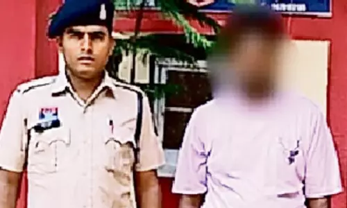 खुद बचने बेटे के नाम बनाया फर्जी जन्म प्रमाण पत्र, गिरफ्तार