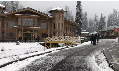 Srinagar: जम्मू-कश्मीर में नए पश्चिमी विक्षोभ का असर, बारिश के संकेत Srinagar: जम्मू-कश्मीर में नए पश्चिमी विक्षोभ का असर, बारिश के संकेत
